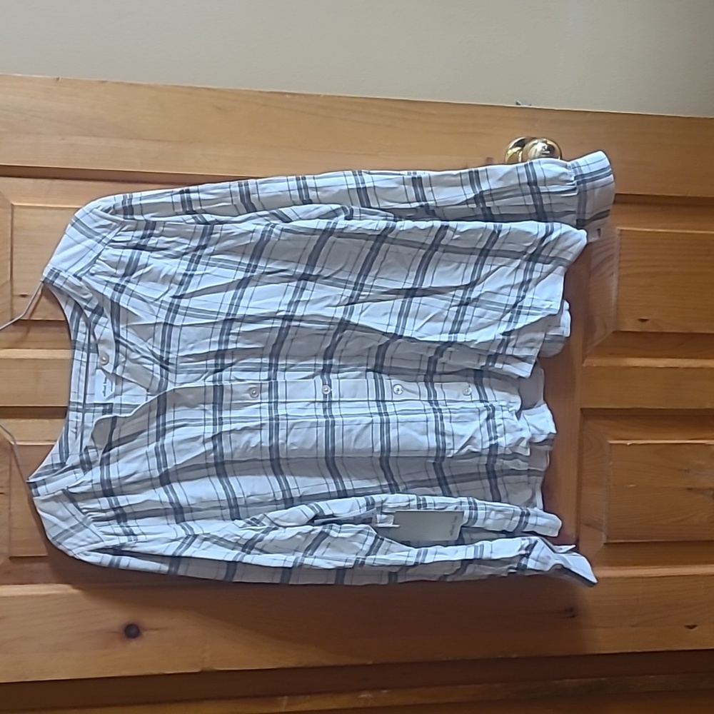 NWT size Large button up top Wilfred free